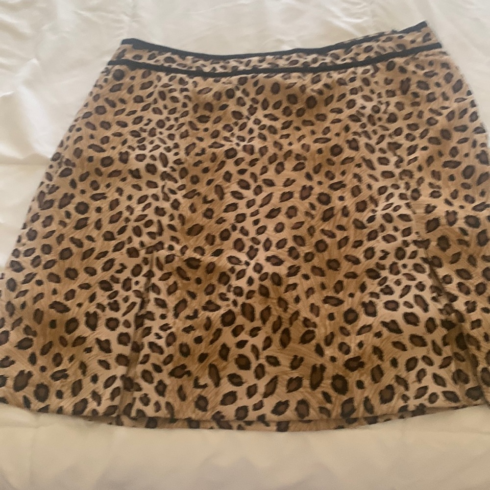 Stylish skirt in leopard print for golfing or casual wear. Excellent condition